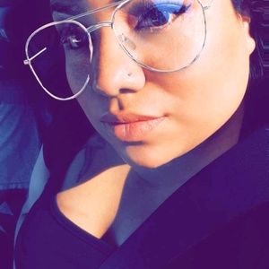 Meet your Posher, Deleima